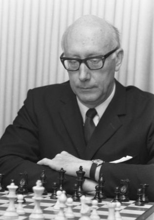 Kazimierz Plater vs Mikhail Botvinnik (1947)